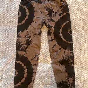 PINK Victoria's Secret Swirl Pattern Leggings